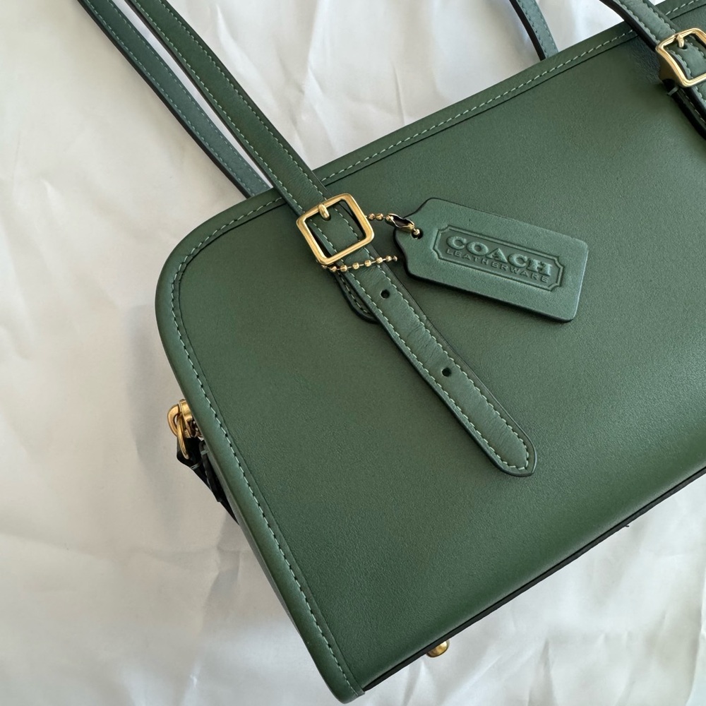 Coach Hunter Green Original Glove Tanned Leather Swing Zip Bag